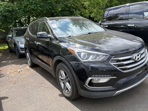 Used 2017 Hyundai Santa Fe Sport FWD image 2