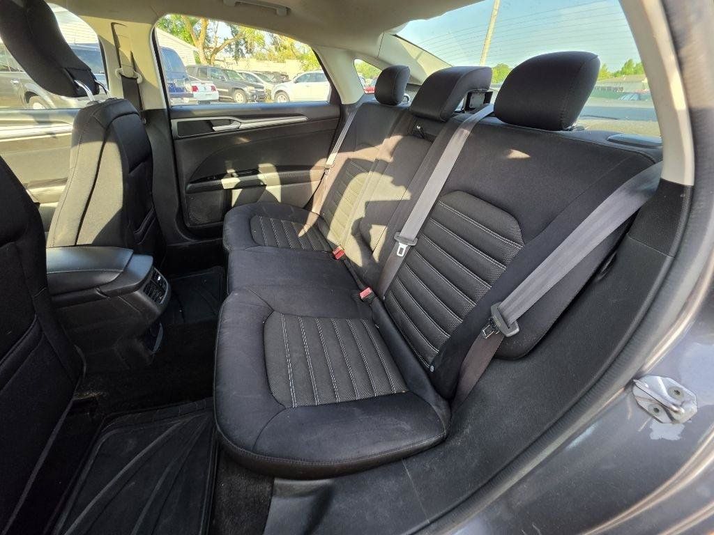 Used 2014 Ford Fusion SE FWD image 19