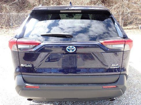 Certified 2022 Toyota RAV4 XLE w/ Convenience Package image 4