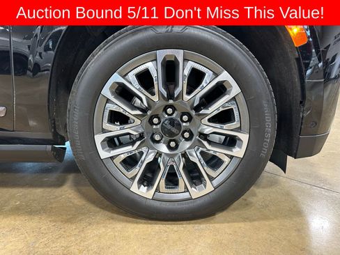 Used 2024 GMC Yukon Denali Ultimate AWD/4WD image 9