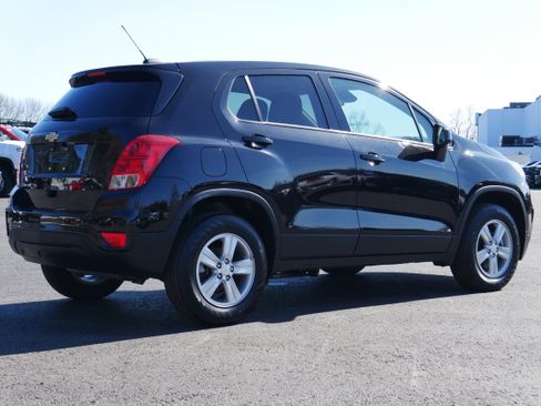 Used 2022 Chevrolet Trax LS w/ Tint and Cruise Package image 6