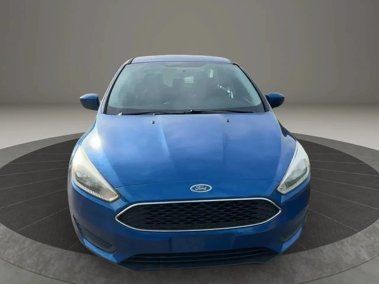Used 2018 Ford Focus SE FWD image 2