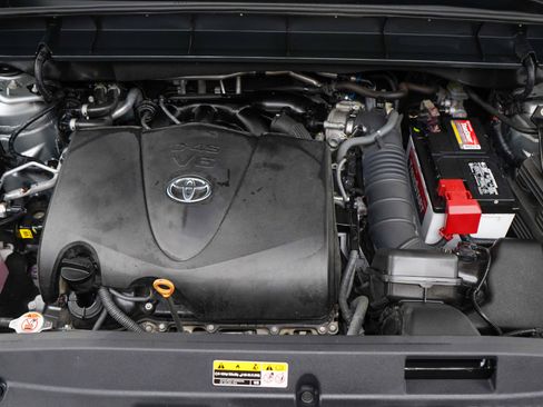Used 2020 Toyota Highlander L AWD/4WD image 32