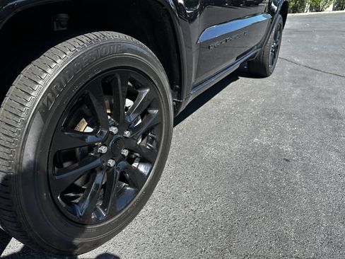 Used 2022 Jeep Grand Cherokee Laredo X AWD/4WD image 12