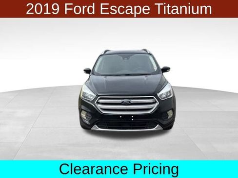 Used 2019 Ford Escape Titanium image 2