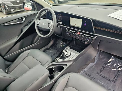 Certified 2025 Kia Niro Wind FWD image 29