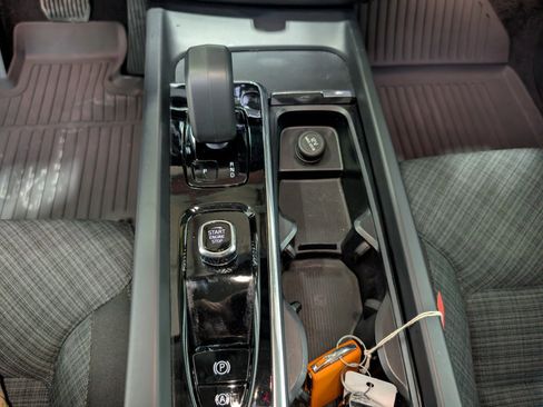 Used 2023 Volvo XC60 T8 Core image 22