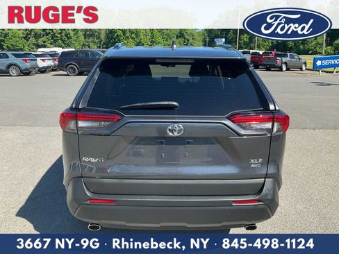 Used 2021 Toyota RAV4 XLE w/ XLE Grade Weather Package AWD/4WD image 4
