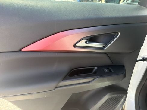 Certified 2024 Chevrolet Equinox EV RS FWD image 18