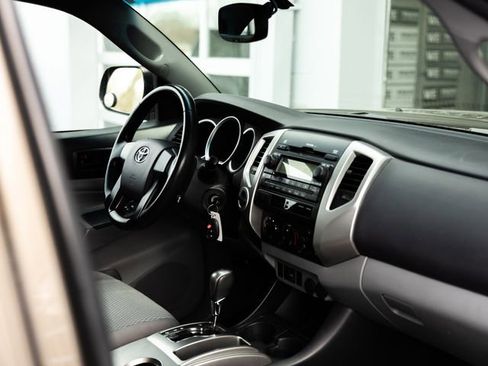 Used 2012 Toyota Tacoma 4x4 Access Cab V6 w/ SR5 Pkg image 14