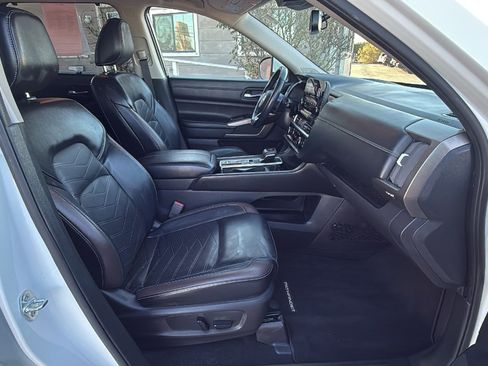 Used 2022 Nissan Pathfinder Platinum w/ Cargo Package image 30