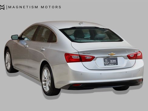 Used 2018 Chevrolet Malibu LT w/ Driver Confidence Package FWD image 9