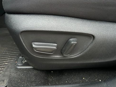 Used 2023 Toyota Highlander LE image 17