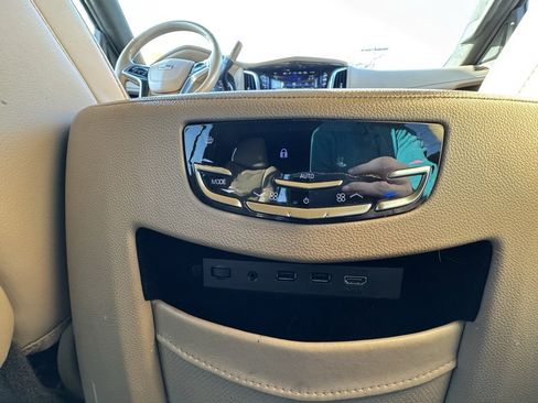 Used 2018 Cadillac Escalade Platinum image 20