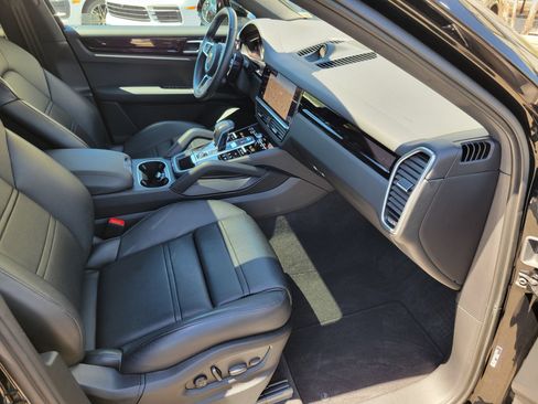 Certified 2023 Porsche Cayenne Coupe AWD/4WD image 26