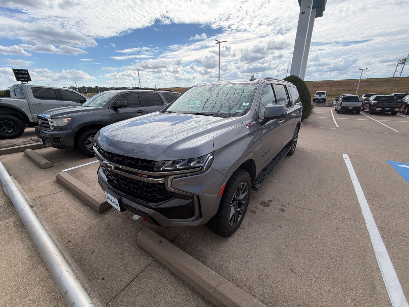 Used 2021 Chevrolet Suburban Z71 w/ Z71 Off-Road Package AWD/4WD image 3