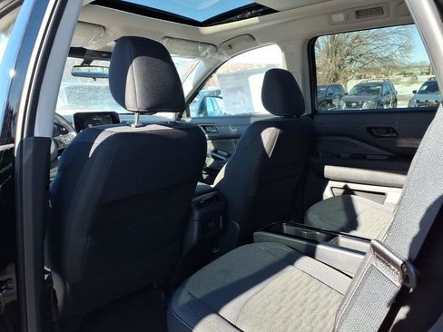 New 2025 Nissan Pathfinder SV image 27