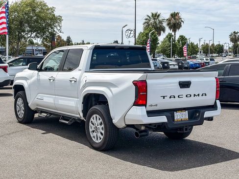 Used 2025 Toyota Tacoma SR5 AWD/4WD image 2