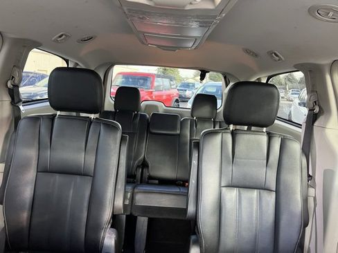 Used 2016 Chrysler Town & Country Touring image 24