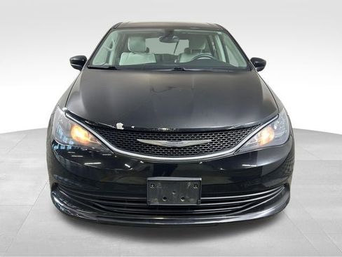 Used 2017 Chrysler Pacifica Touring FWD image 9