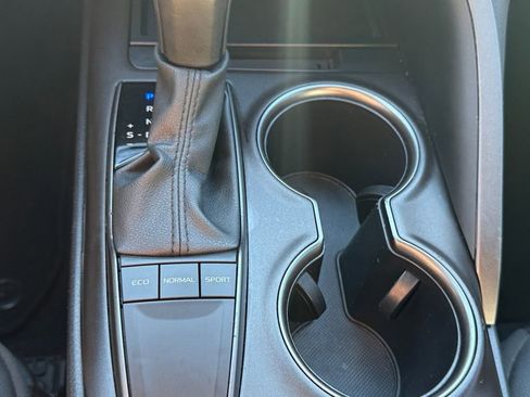 Used 2024 Toyota Camry SE image 25