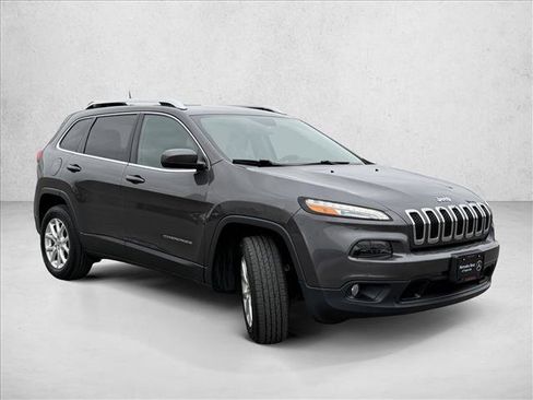 Used 2017 Jeep Cherokee Latitude w/ Cold Weather Group image 3