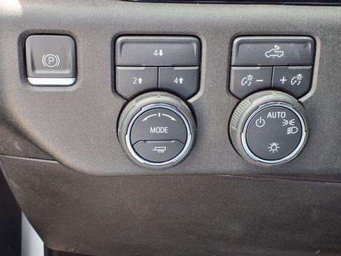 Used 2024 Chevrolet Silverado 2500 LT AWD/4WD image 12