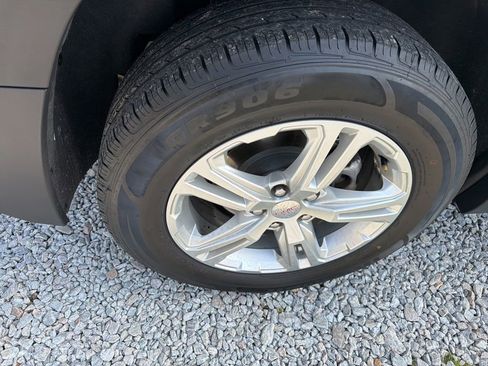 Used 2024 GMC Terrain SLE image 15