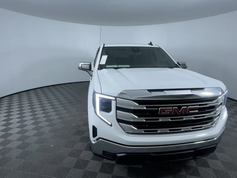 Used 2024 GMC Sierra 1500 SLE image 3