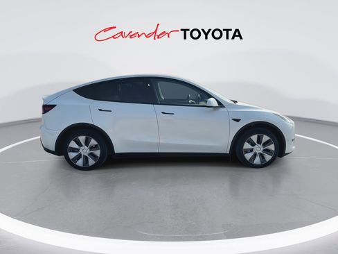 Used 2024 Tesla Model Y 2WD image 9