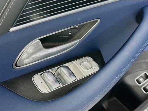 Certified 2025 Mercedes-Benz GLE 450e 4MATIC image 22