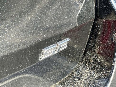 Used 2018 Toyota Sienna SE image 9