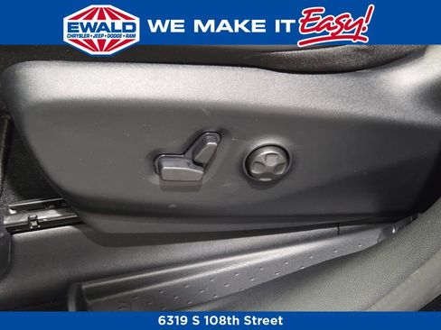 New 2026 Chrysler Pacifica Select image 25