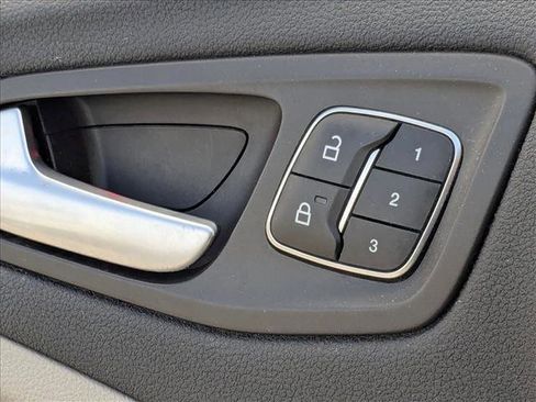 Used 2017 Ford Escape Titanium image 10