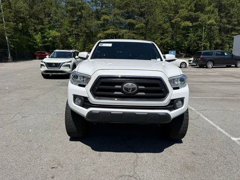 Used 2020 Toyota Tacoma SR5 RWD image 2