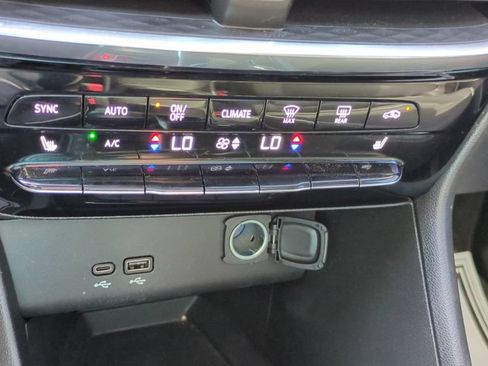 Used 2024 Buick Encore GX Avenir w/ Avenir Convenience Package FWD image 20
