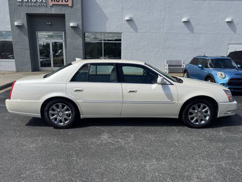 Used 2009 Cadillac DTS FWD image 6