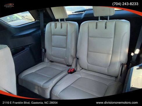 Used 2018 Ford Explorer XLT w/ Equipment Group 202A AWD/4WD image 10