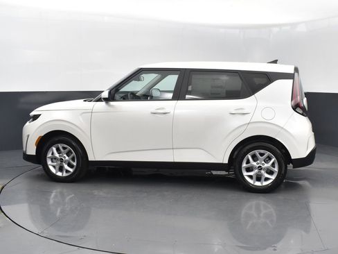 Used 2025 Kia Soul LX w/ LX Technology Package FWD image 4