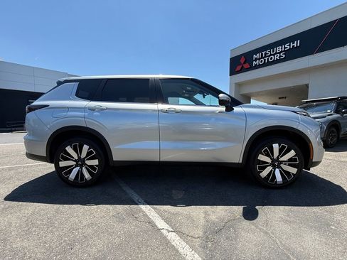 New 2026 Mitsubishi Outlander SE AWD/4WD image 14
