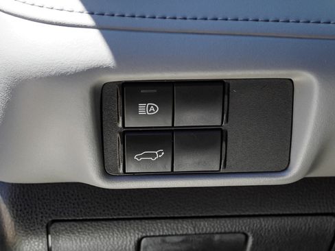 Used 2022 Toyota Highlander XLE AWD/4WD image 19