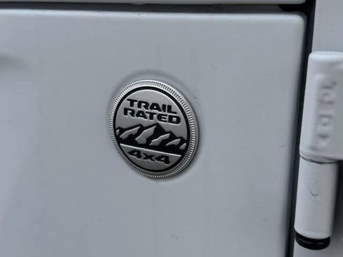 Used 2021 Jeep Wrangler Unlimited Sahara AWD/4WD image 9
