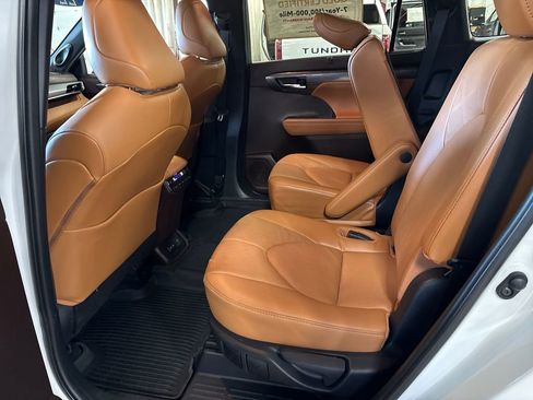 Used 2022 Toyota Highlander Platinum image 26