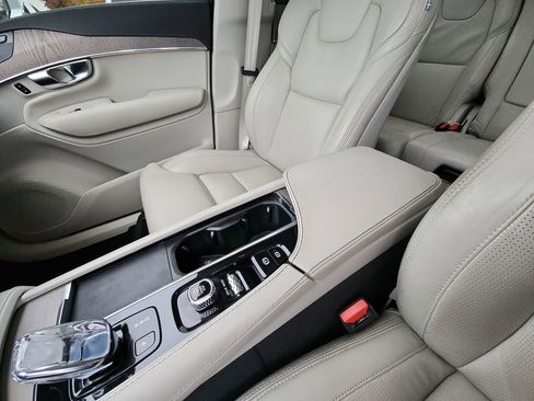 Used 2021 Volvo XC90 T8 Inscription w/ Climate Package image 23