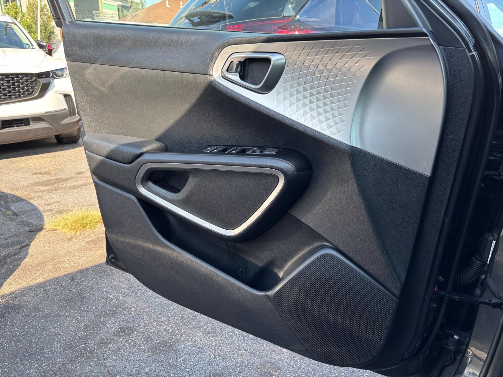 Used 2025 Kia Soul LX w/ LX Technology Package FWD image 18