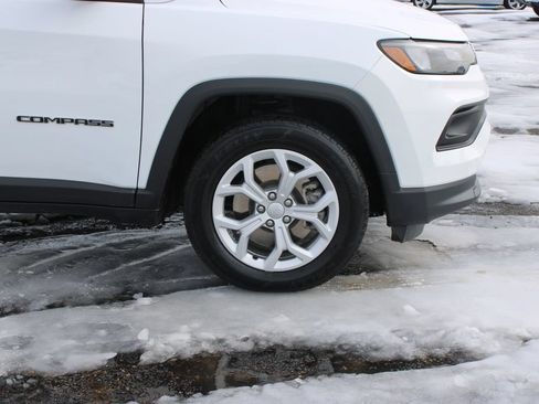 Used 2024 Jeep Compass Latitude AWD/4WD image 12
