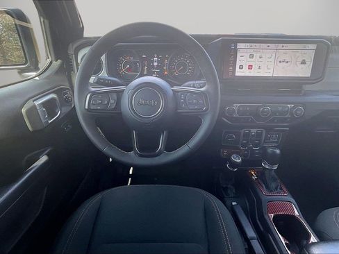 Certified 2024 Jeep Gladiator Sport AWD/4WD image 12