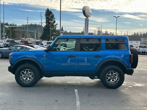 Used 2025 Ford Bronco Badlands image 6