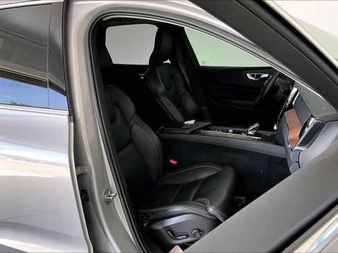 Certified 2023 Volvo XC60 B5 Ultimate w/ Climate Package image 11