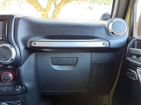 Used 2013 Jeep Wrangler Unlimited Sahara w/ Connectivity Group image 33